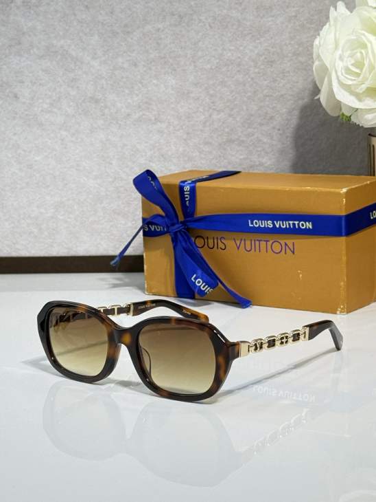 Picture of Louis Vuitton Sunglasses _SKUfw77817096fw